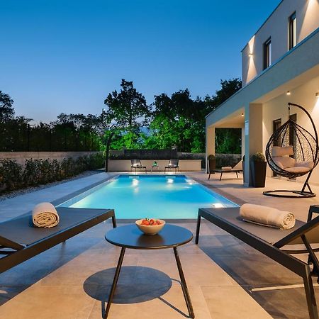 Villa Nobu Mali Vareški Exteriör bild