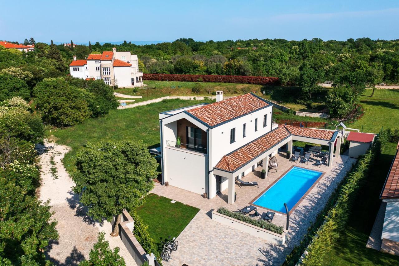 Villa Nobu Mali Vareški Exteriör bild