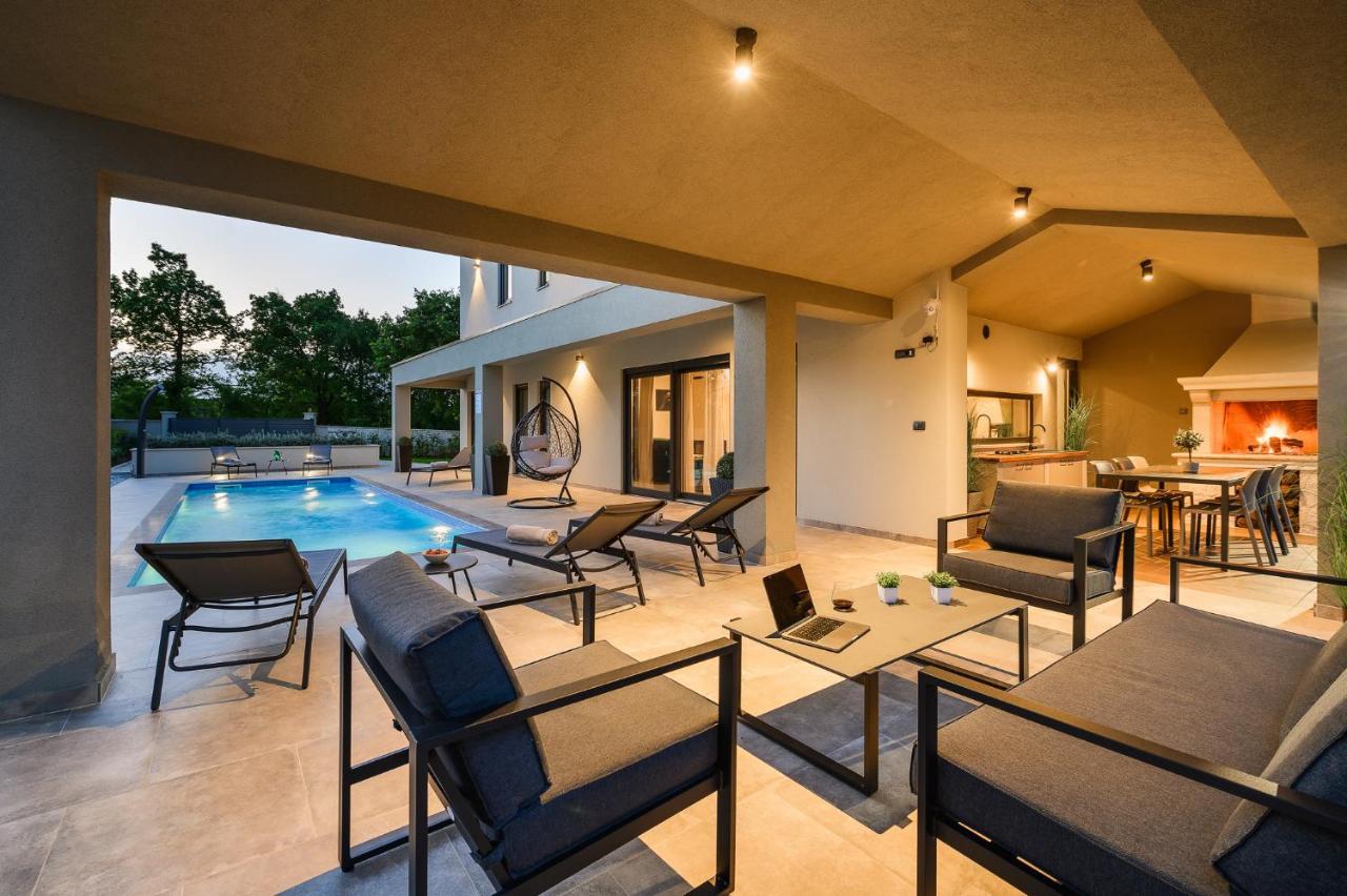 Villa Nobu Mali Vareški Exteriör bild