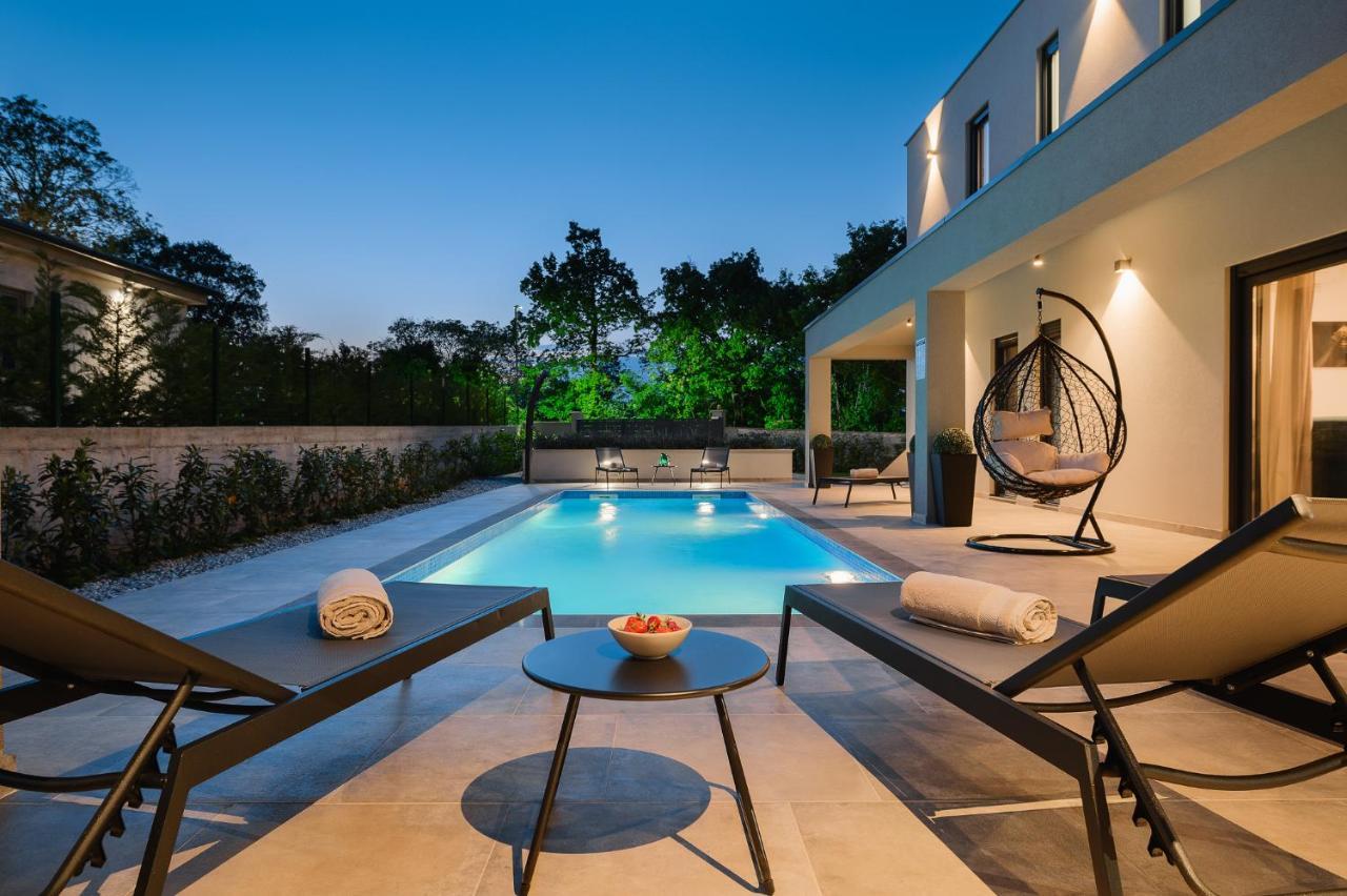 Villa Nobu Mali Vareški Exteriör bild