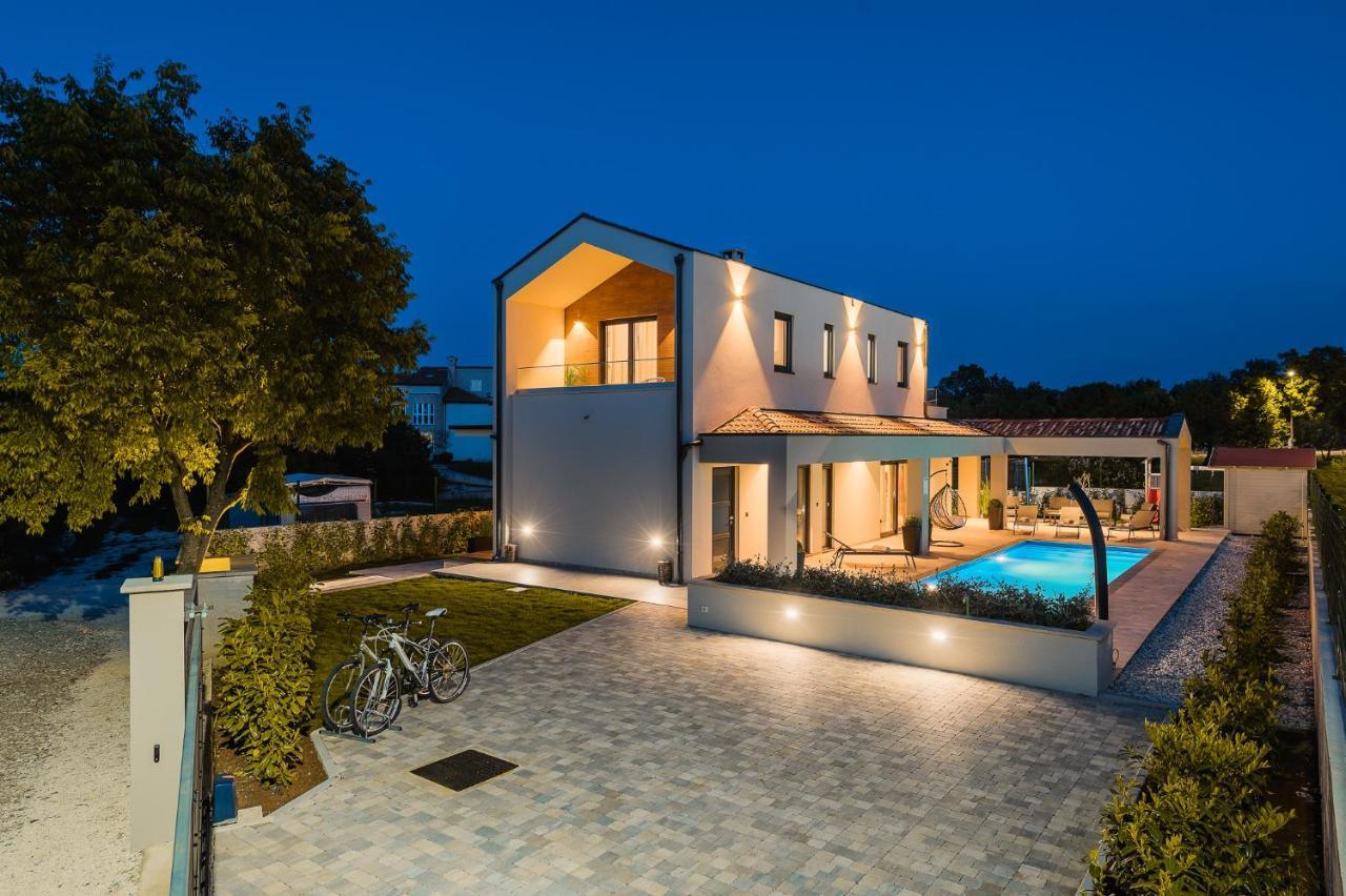Villa Nobu Mali Vareški Exteriör bild