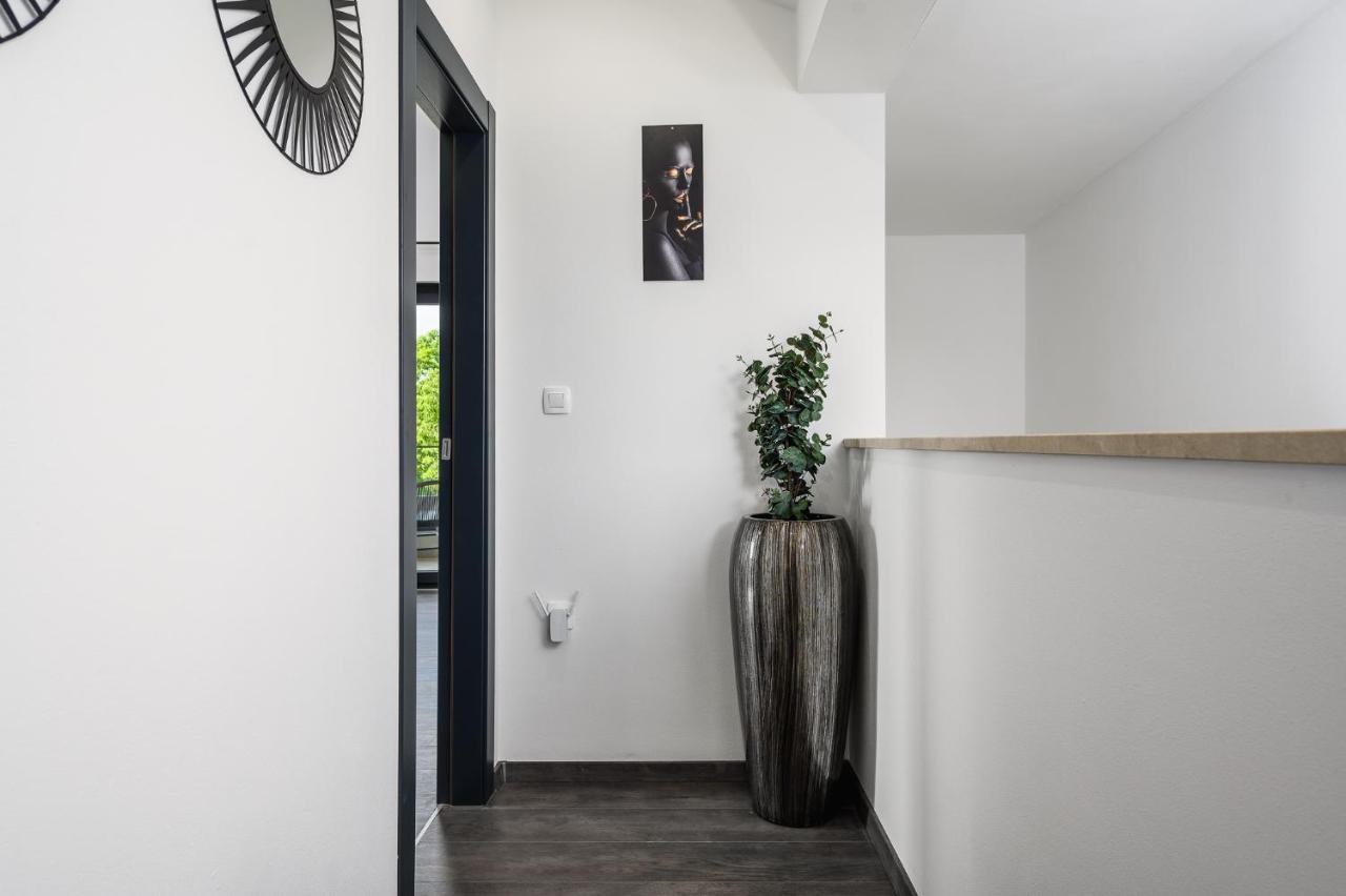 Villa Nobu Mali Vareški Exteriör bild