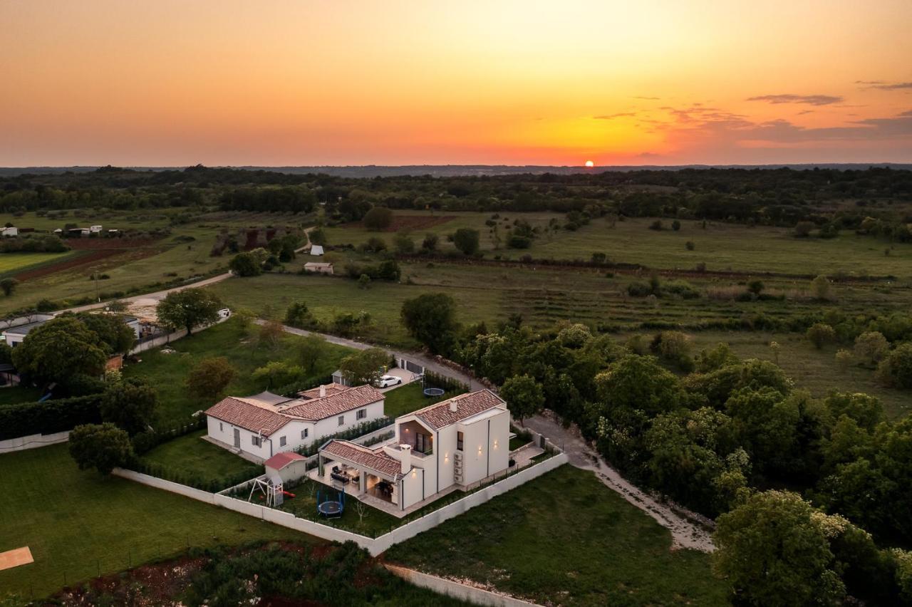 Villa Nobu Mali Vareški Exteriör bild