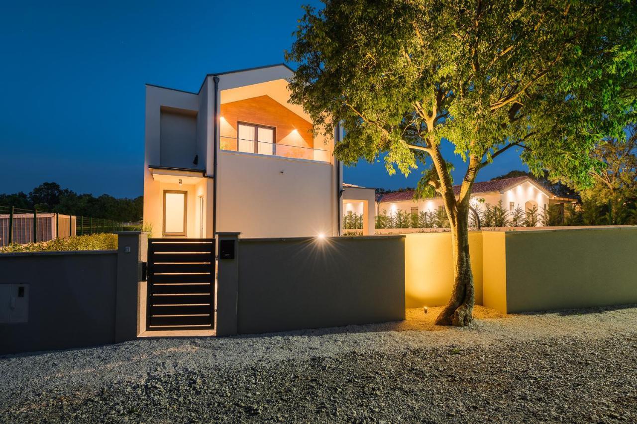 Villa Nobu Mali Vareški Exteriör bild