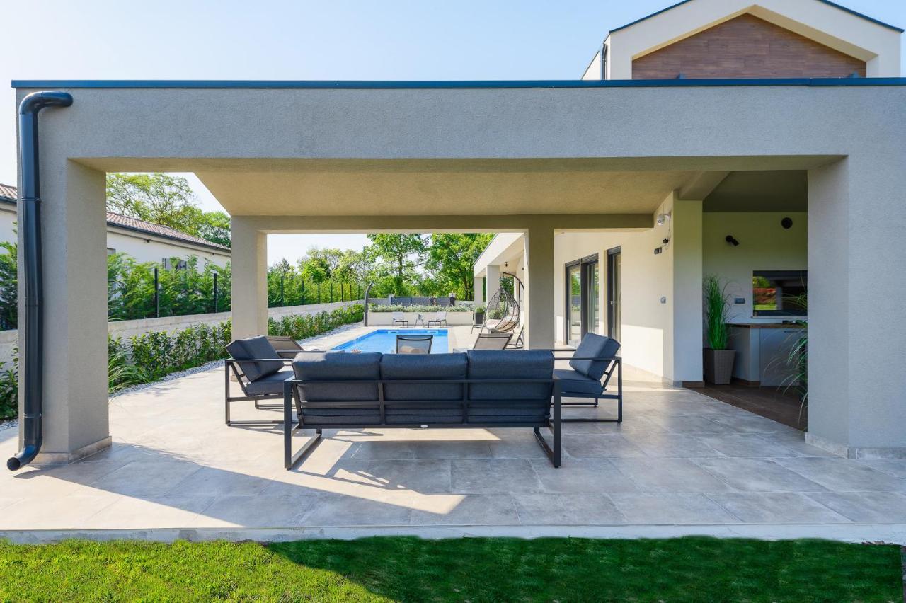 Villa Nobu Mali Vareški Exteriör bild