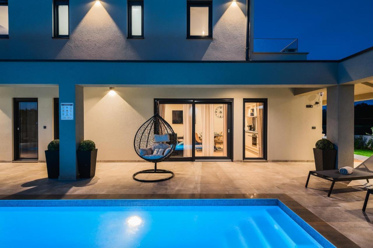 Villa Nobu Mali Vareški Exteriör bild