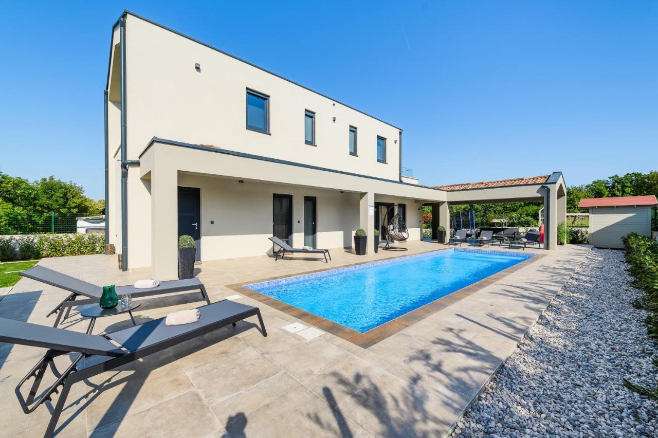 Villa Nobu Mali Vareški Exteriör bild