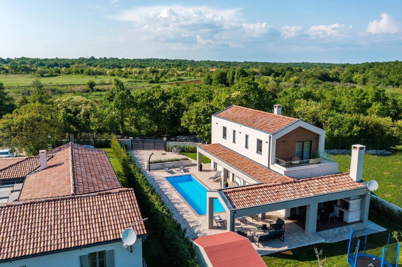 Villa Nobu Mali Vareški Exteriör bild
