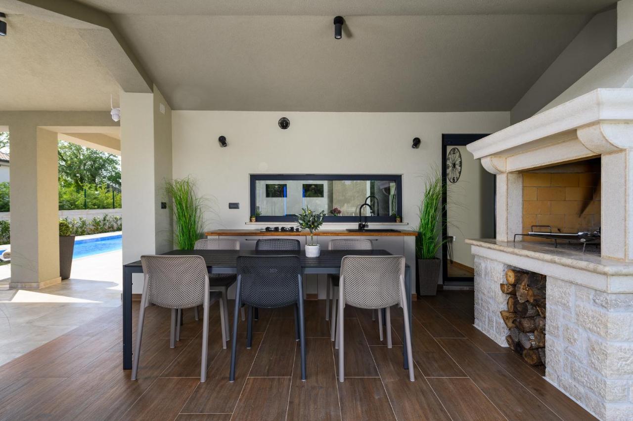 Villa Nobu Mali Vareški Exteriör bild