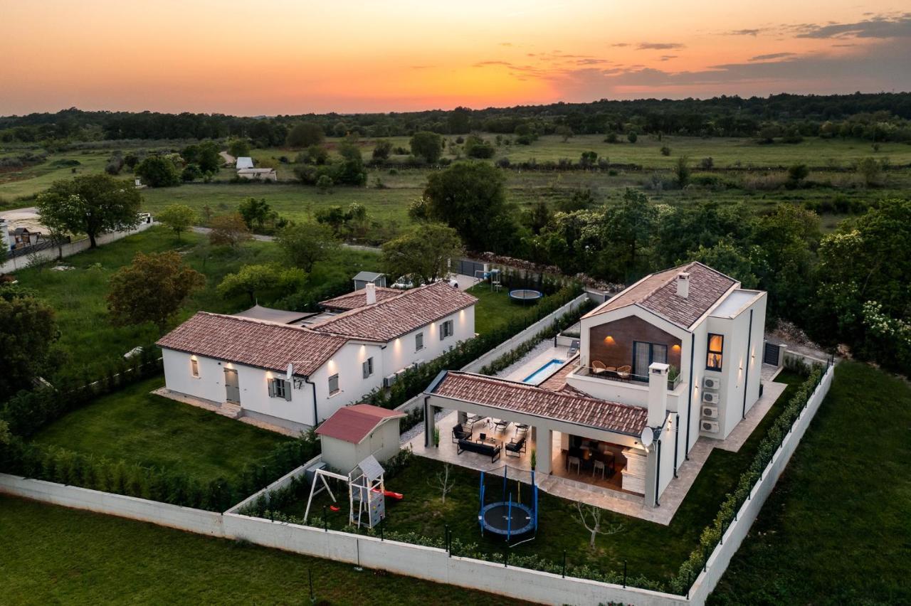 Villa Nobu Mali Vareški Exteriör bild