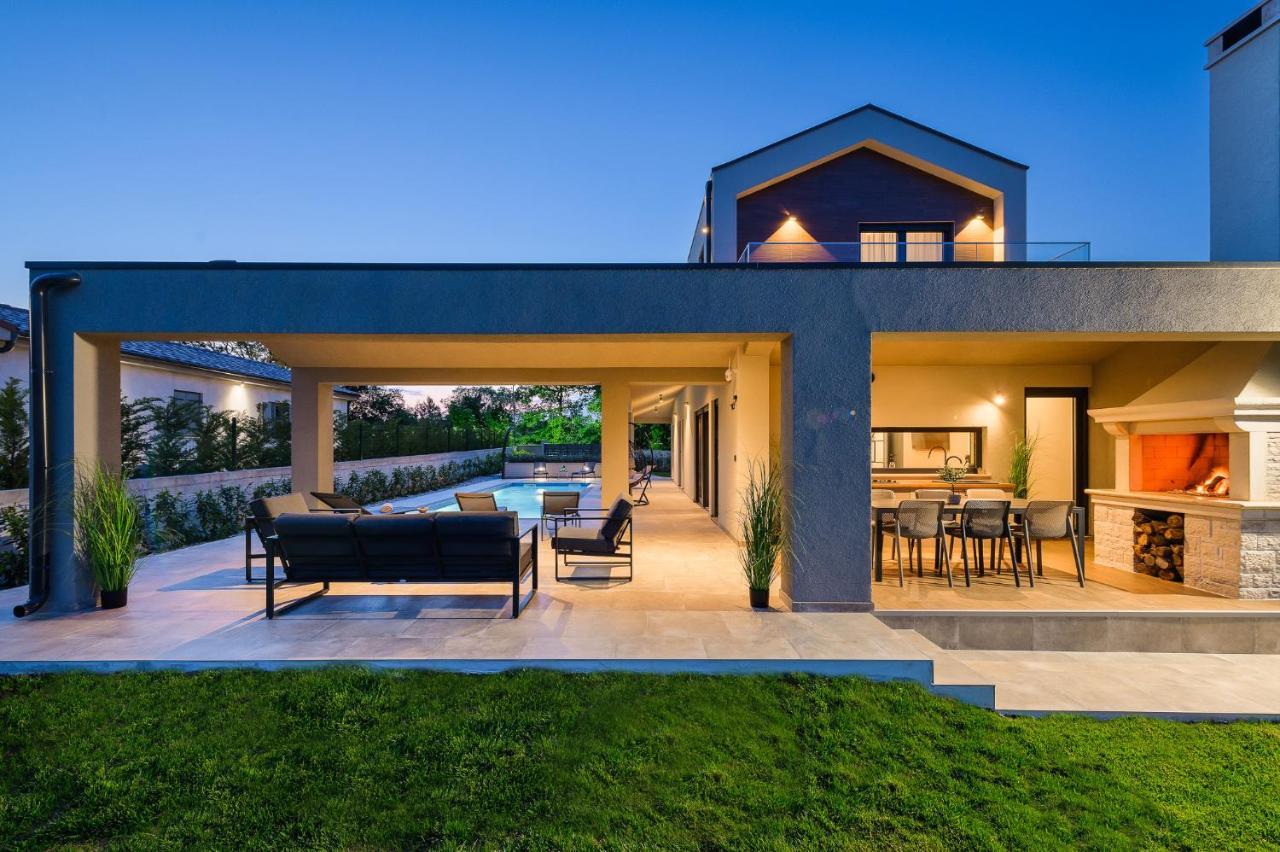 Villa Nobu Mali Vareški Exteriör bild