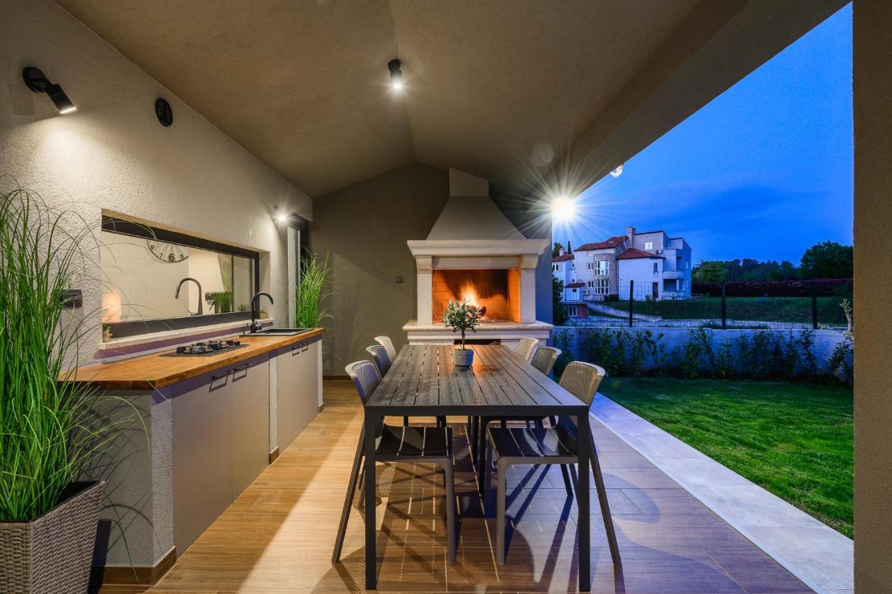 Villa Nobu Mali Vareški Exteriör bild