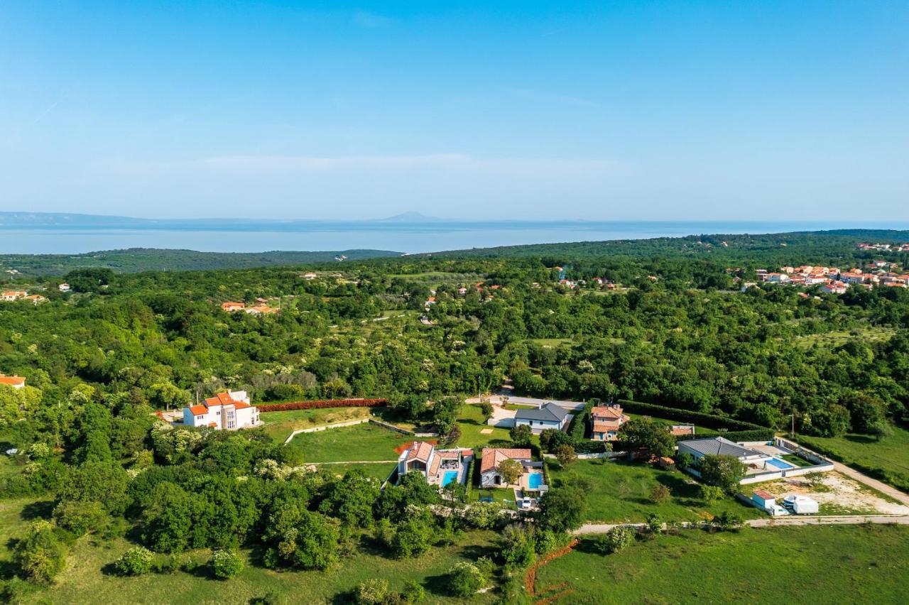 Villa Nobu Mali Vareški Exteriör bild