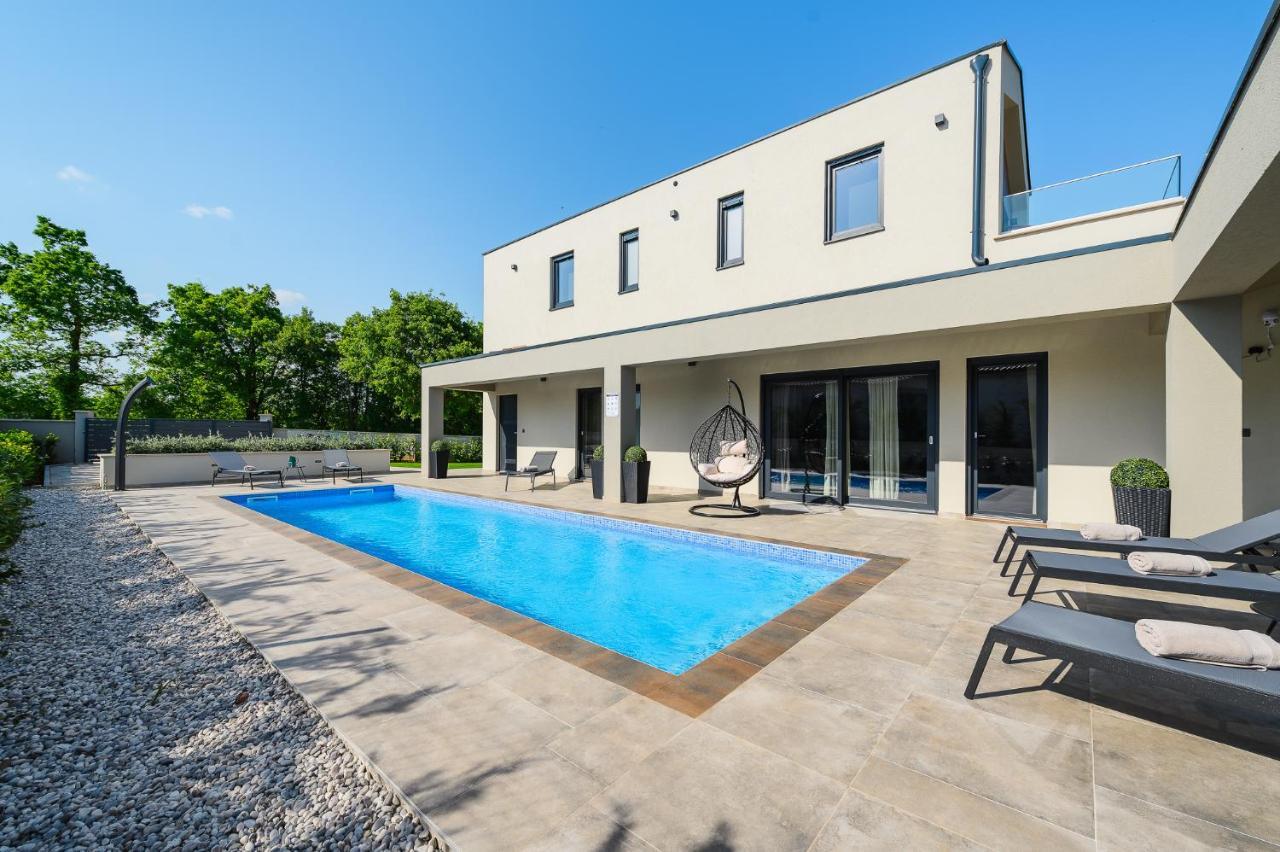 Villa Nobu Mali Vareški Exteriör bild