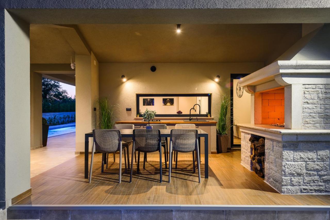 Villa Nobu Mali Vareški Exteriör bild