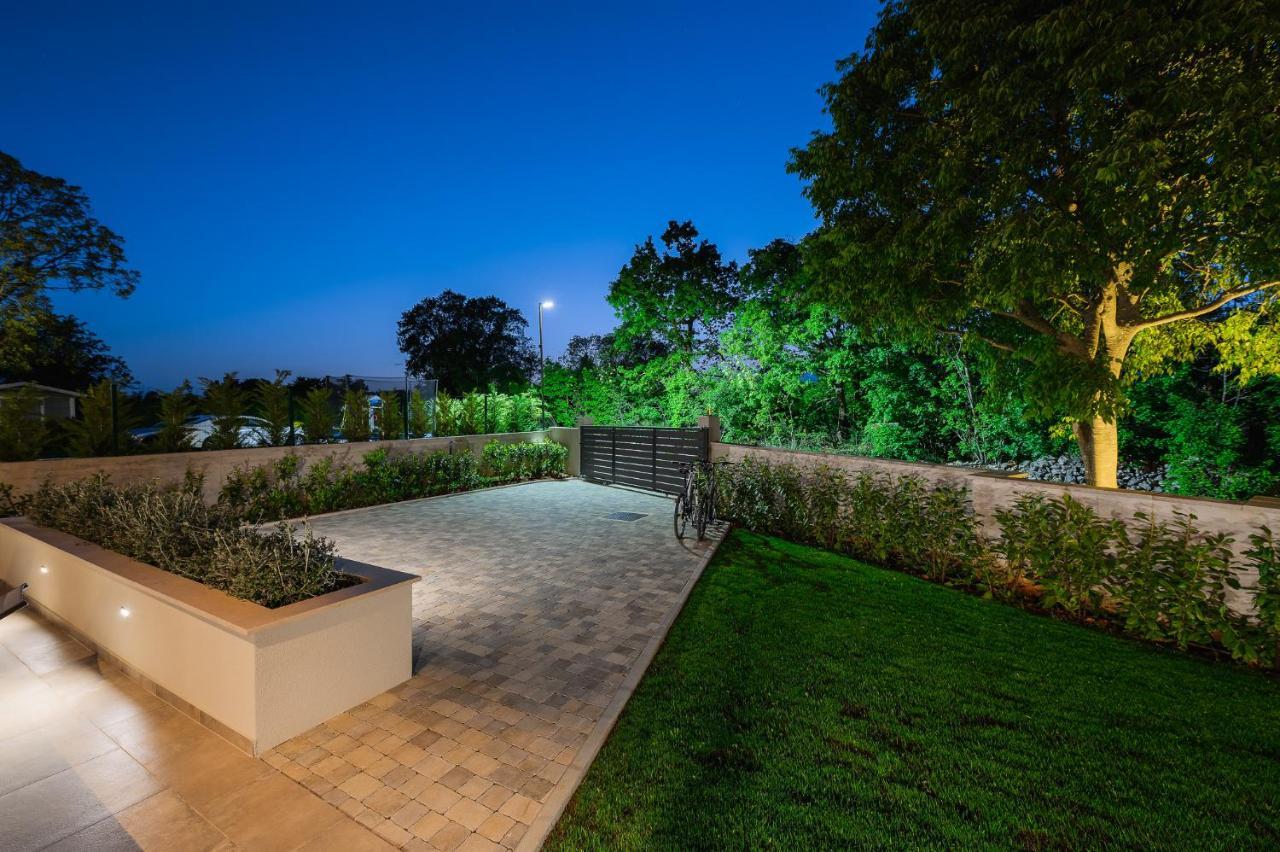 Villa Nobu Mali Vareški Exteriör bild